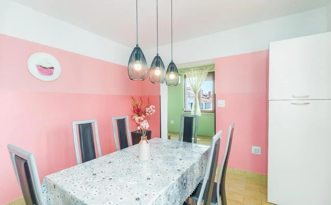 Apartment Spacious New App For 5 Persons, Close Beach&City Poreč